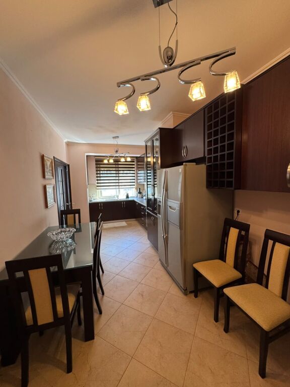 Affitto | Apartament 2 + 1 + Parkim | Komuna e Parisit | 850 €/mese