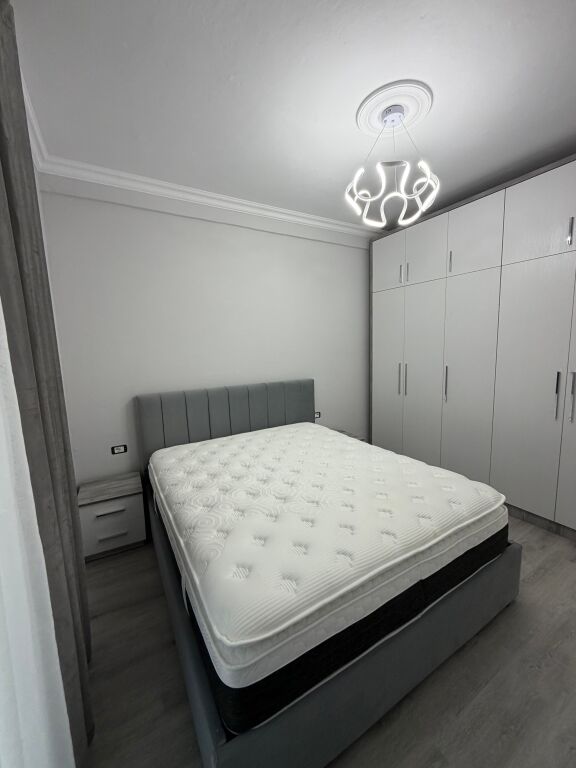 Apartament per qira 2+1+🅿️ tek Ish Fusha e Aviacionit cmimi 80,000 leke
