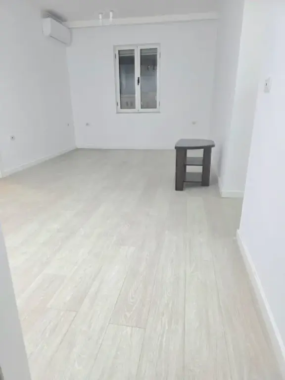 Affitto | Apartament 3 + 1 | kryqezimi 21 Dhjetori | 800 €/mese