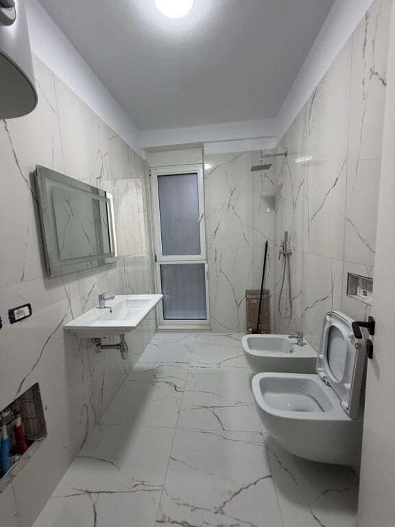 Apartament per qira 2+1+🅿️ tek Ish Fusha e Aviacionit cmimi 80,000 leke