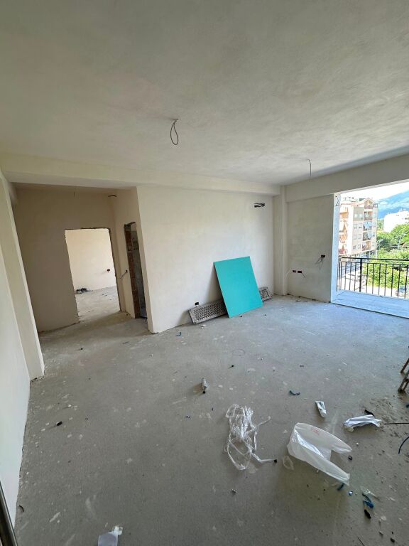 Apartament 1+1 per shitje Liqeni i Thate !