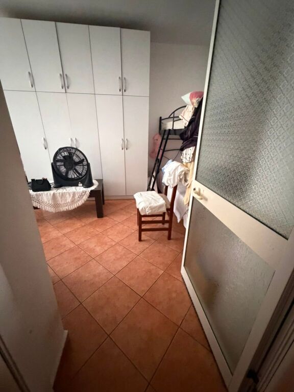 Apartament i gjerë në katin e parë me 2 dhoma gjumi dhe ballkon
