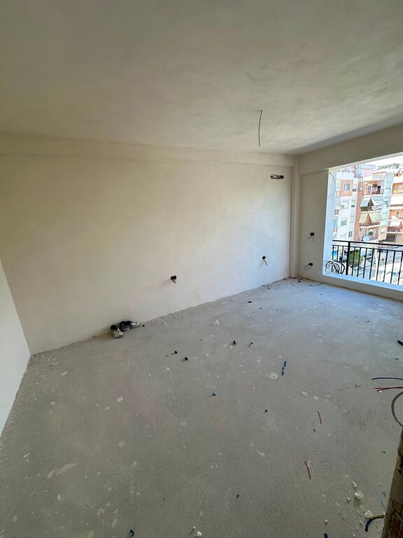 Apartament 1+1 per shitje Liqeni i Thate !