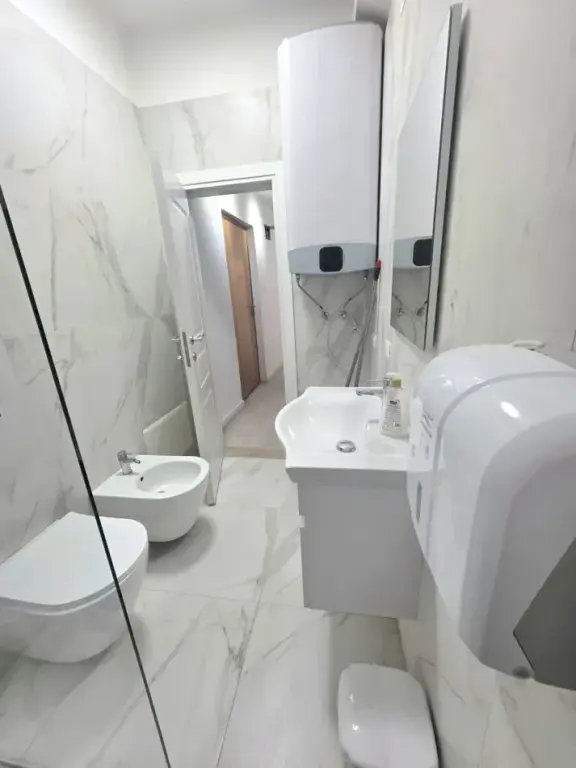 Affitto | Apartament 3 + 1 | kryqezimi 21 Dhjetori | 800 €/mese