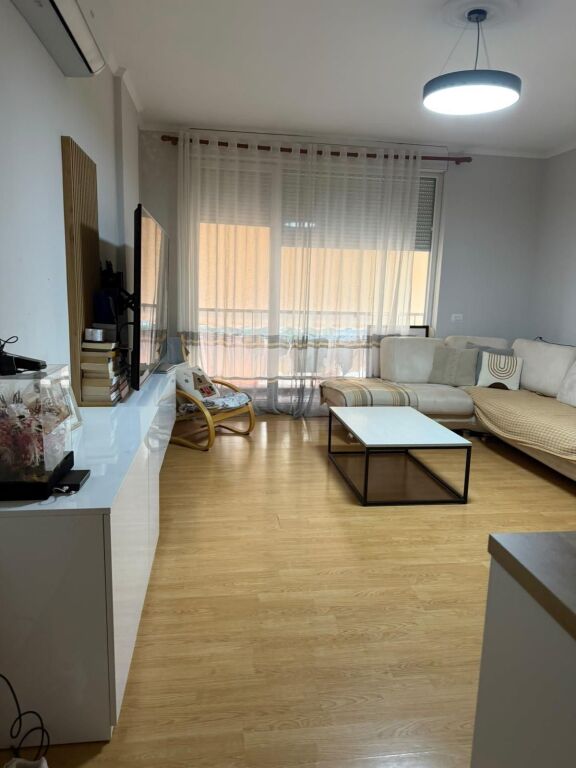 Qera | Apartament 3 + 1 | 21 Dhjetori | 900 €/muaj