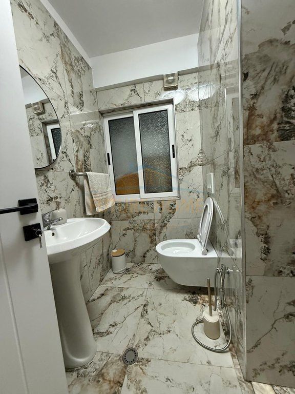 Shitet, Apartament 1+1,Shkembi Kavajes, Golem