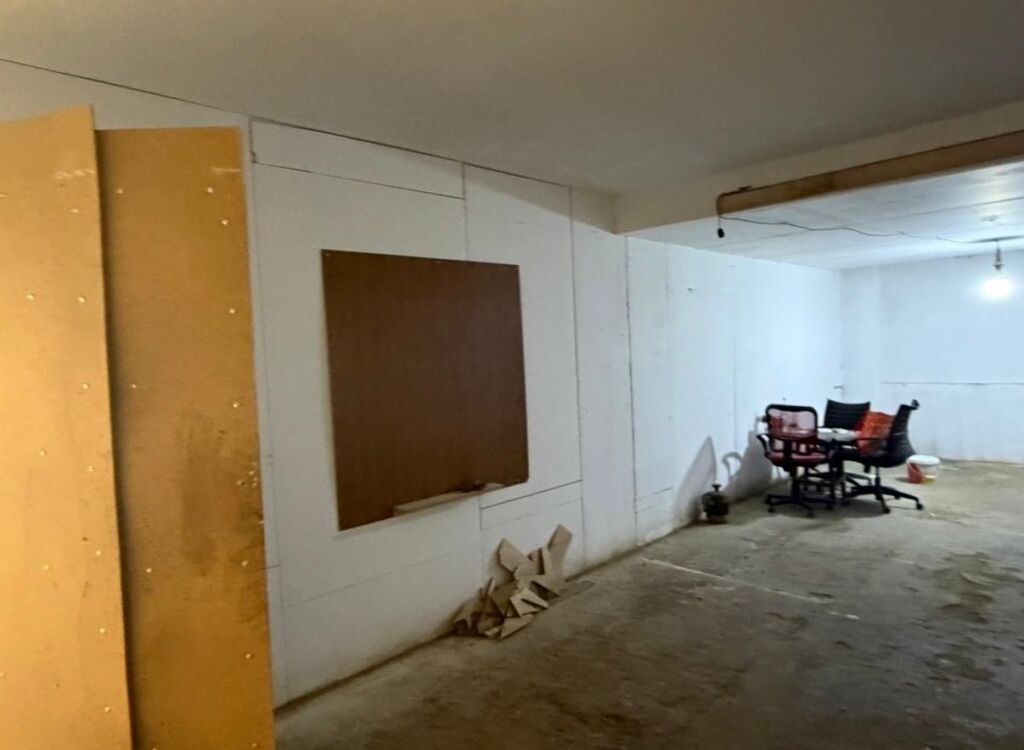 Shitet ambient biznesi 120.84 m² me vetratë — Rr. Shefqet Kuka, Linzë