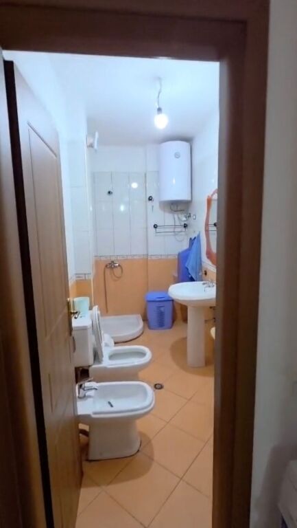 2+1, 4th floor elevator, 5 May, 600 thousand lek