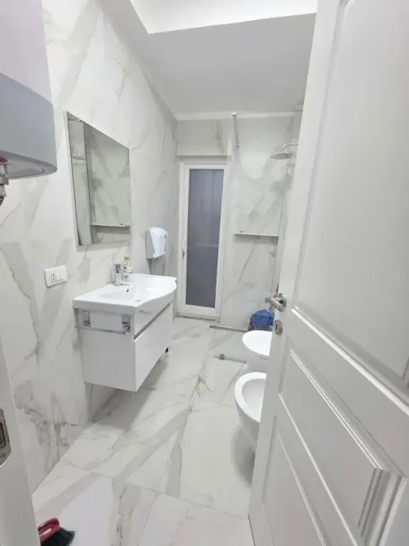 Affitto | Apartament 3 + 1 | kryqezimi 21 Dhjetori | 800 €/mese