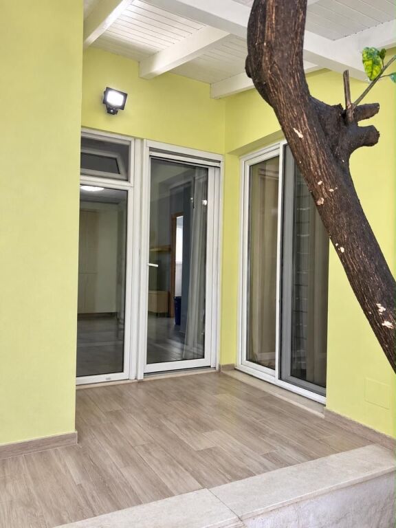 2+1, at the Ministry of Education, Durres street, 600 thousand lek