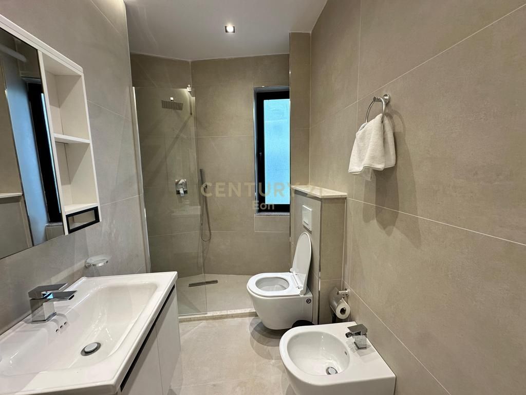 STUDIO FOR SALE IN MALIN E ROBIT !