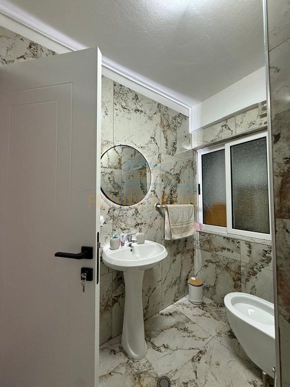 Shitet, Apartament 1+1,Shkembi Kavajes, Golem