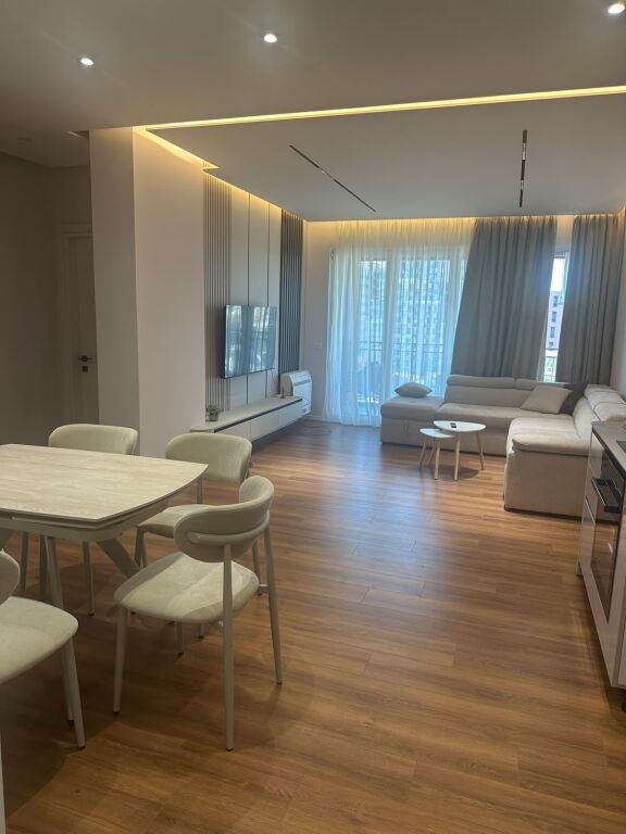 Apartament per qira 2+1+2+🅿️ tek Ish Fusha e Aviacionit cmimi 80,000 leke