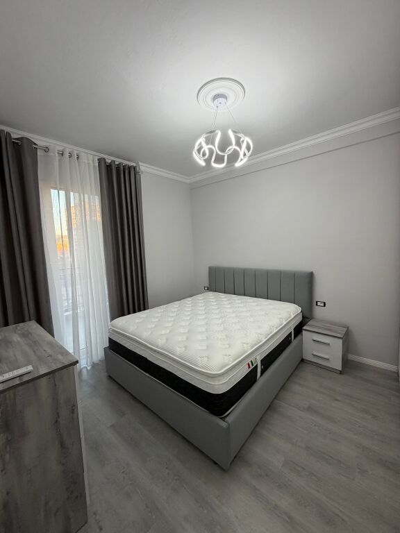 Apartament per qira 2+1+🅿️ tek Ish Fusha e Aviacionit cmimi 80,000 leke