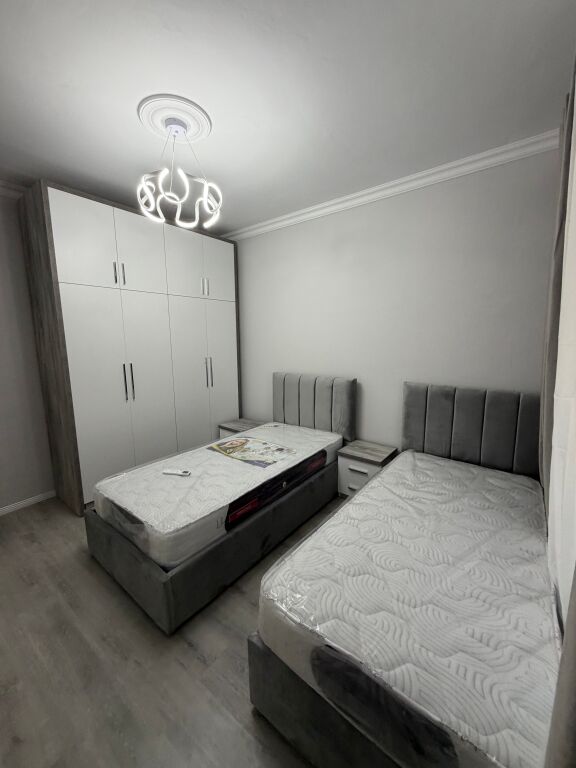 Apartament per qira 2+1+🅿️ tek Ish Fusha e Aviacionit cmimi 80,000 leke