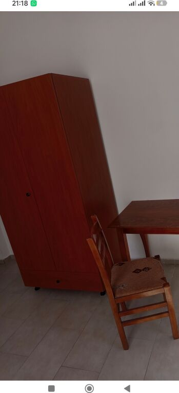 Garsionere 25000 leke. Its ok. Ish tregu elektrik