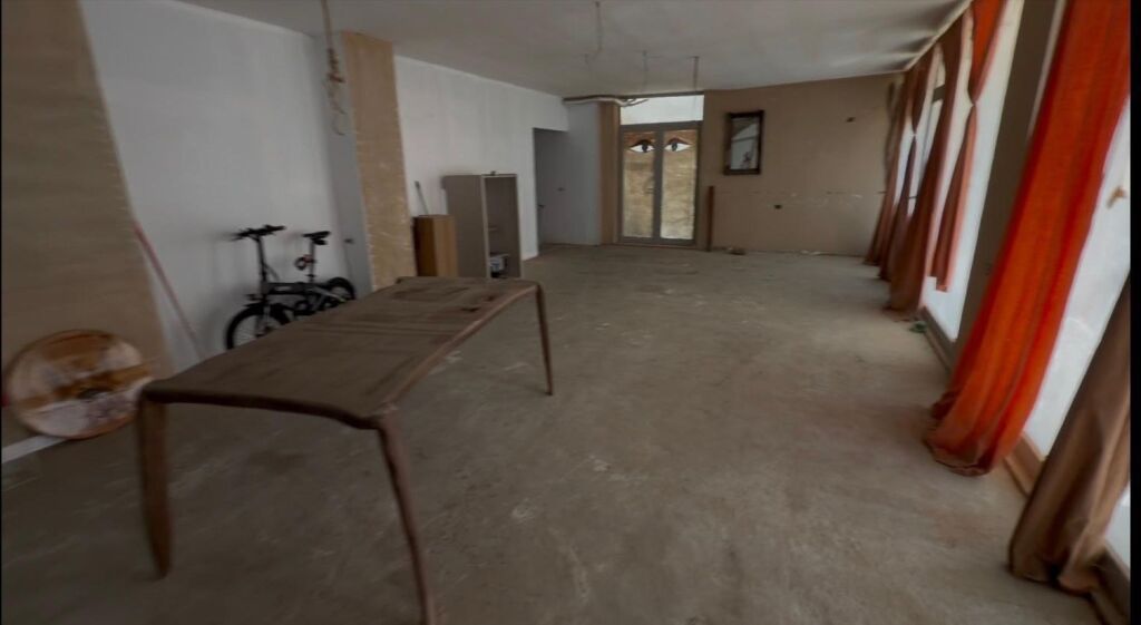 Shitet ambient biznesi 120.84 m² me vetratë — Rr. Shefqet Kuka, Linzë