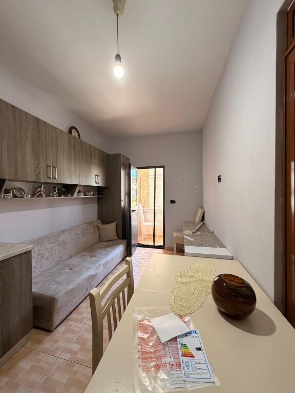 Appartamento 1+1 in affitto a Qiraja e Çezmës së Ferres.