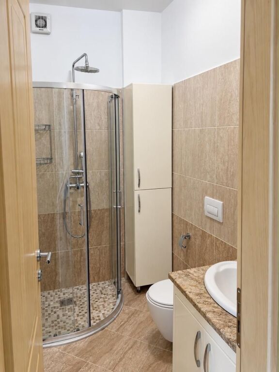 2+1, at the Ministry of Education, Durres street, 600 thousand lek