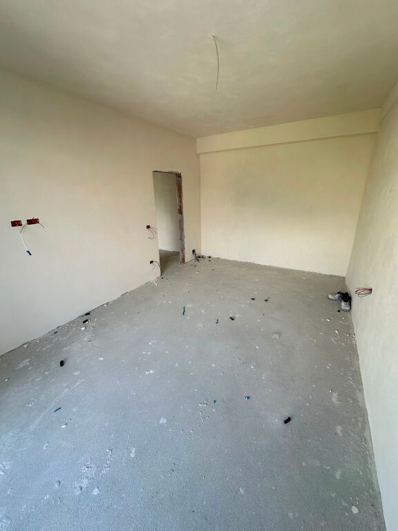 Apartament 1+1 per shitje Liqeni i Thate !