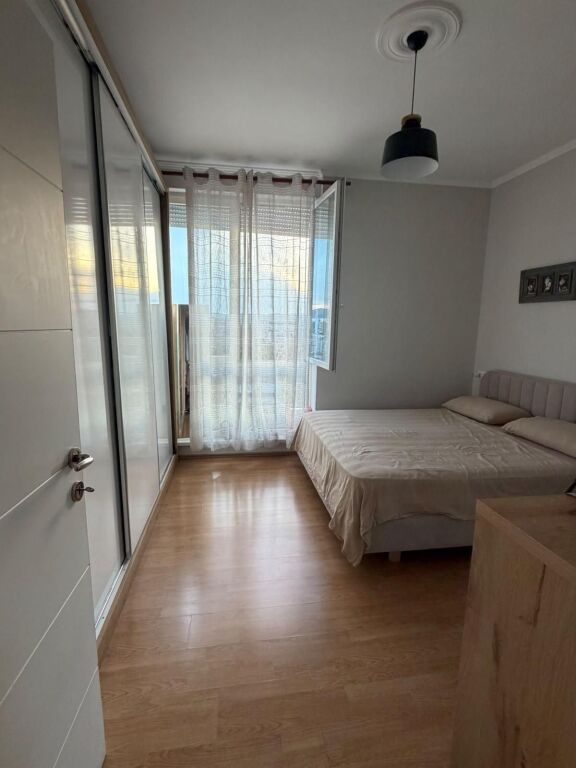 Qera | Apartament 3 + 1 | 21 Dhjetori | 900 €/muaj