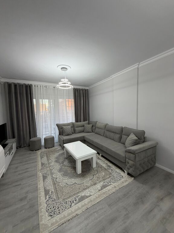Apartament per qira 2+1+🅿️ tek Ish Fusha e Aviacionit cmimi 80,000 leke