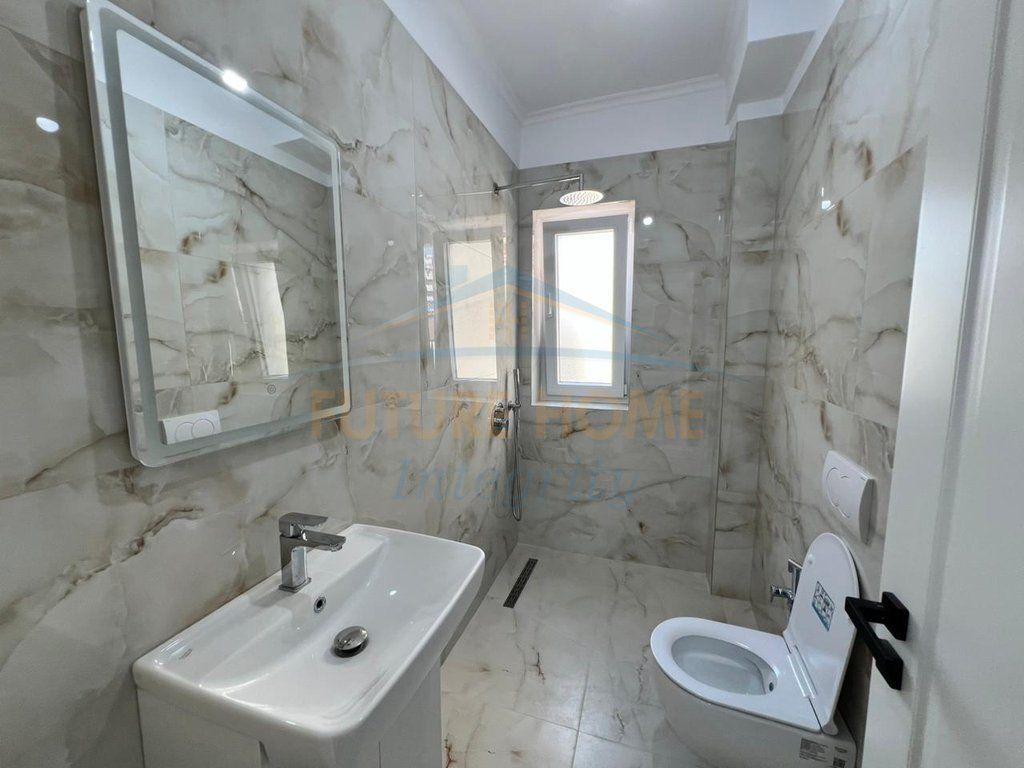 In vendita, Appartamento 1+1, Scuola Rossa, Tirana