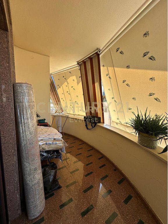 QENDER, APARTAMENT 2+1+2 PER QIRA
