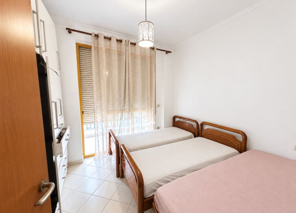 Apartament 1+1 per shitje te Komuna e Parisit