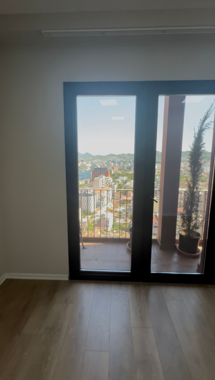 Locale Commerciale in Affitto, Garden Building, Via Kavaja