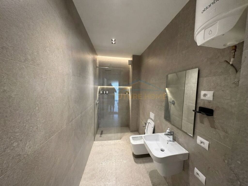 Affitto, Appartamento 1+1, Via Barrikadave, Tirana.