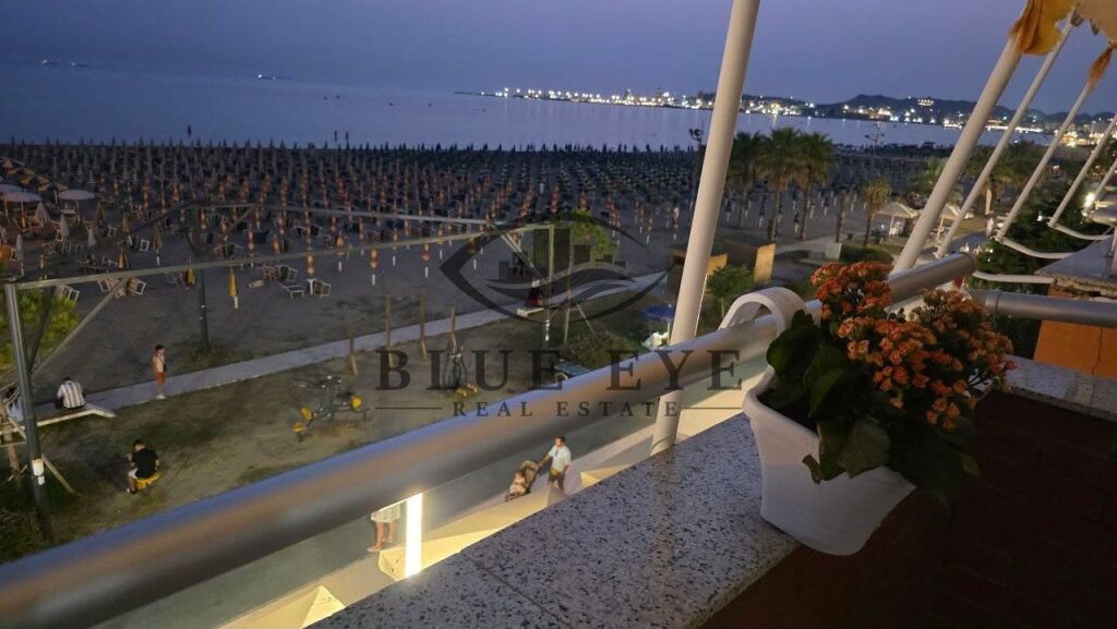 FOR RENT – 1+1 APARTMENT ON THE FIRST LINE WITH THE SEA 🌊
