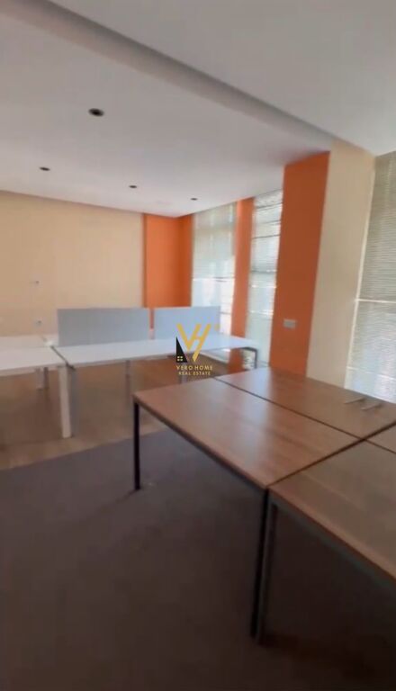 JEPET ZYRE 400 M2 ME QIRA TE 5 MAJI 350.000 LEKE