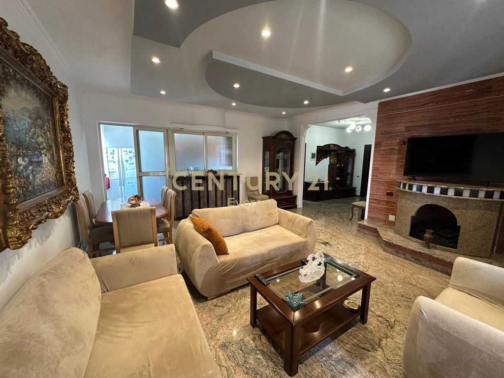 QENDER, APARTAMENT 2+1+2 PER QIRA 980 € /Muaj 90,000 Lekë /Muaj