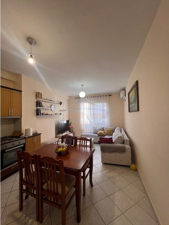 Shitet, Apartament 1+1, Pranë Vilës L, Unaza e Re
