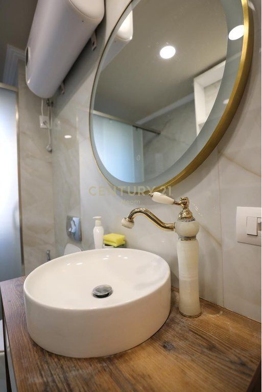 JEPET ME QIRA APARTAMENT 2+1+PARKIM TE KODRA E DIELLIT! 800 € /Muaj