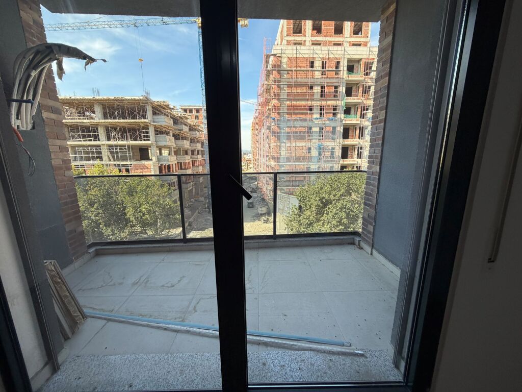 Jepet me qera apartament 3+1 Rruga 5 Maji