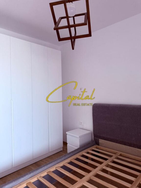 APARTAMENT ME QIRA 1+1 SHKOLLA BE BASHKUAR 55.000 LEKE