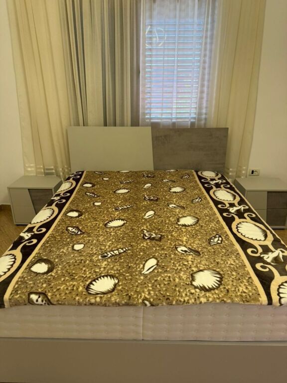Jepet me qira 2+1+2 Shtepi Private 600 mije leke Rruga Besa