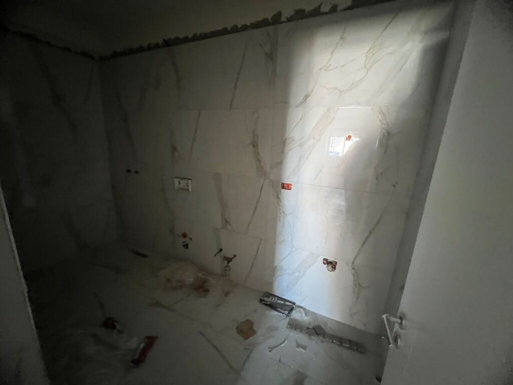 FOR SALE 1+1 APARTMENT NEAR THE GOLEMI ROUNDABOUT