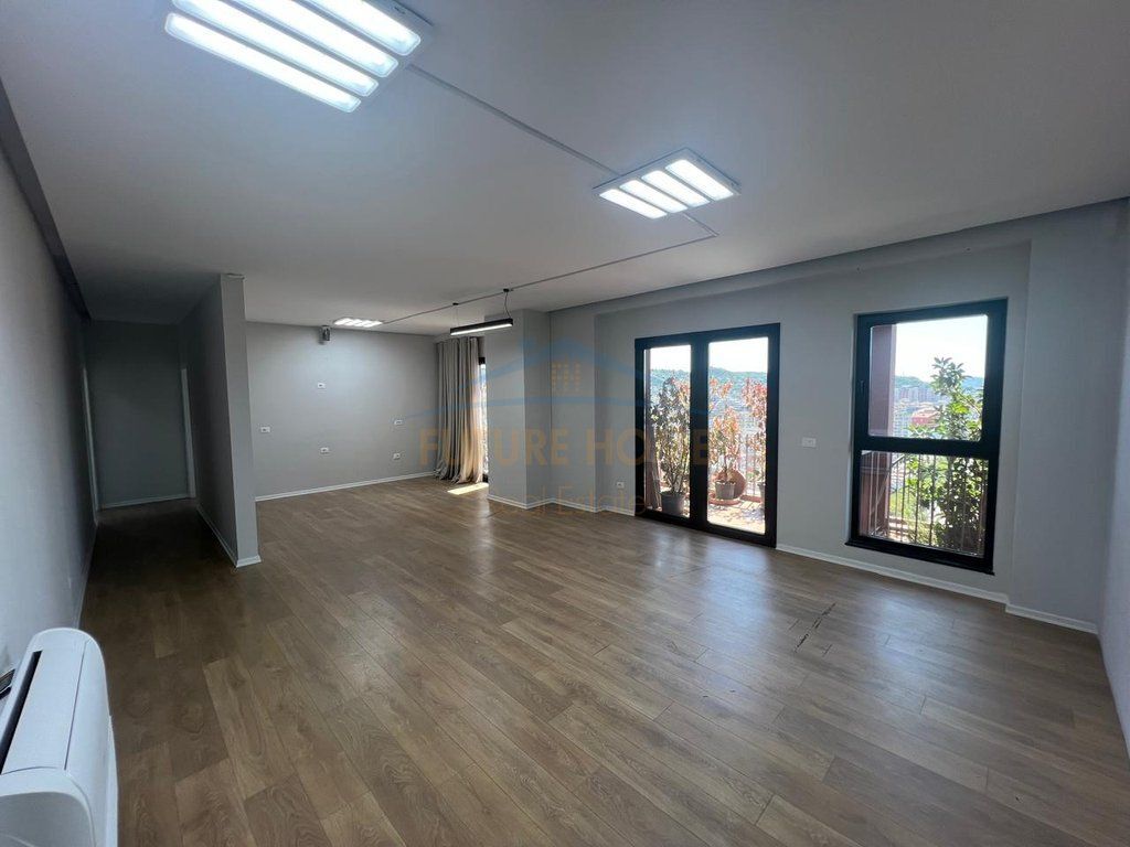 Rent, Business Premises, Kavaja Street, Tirana.