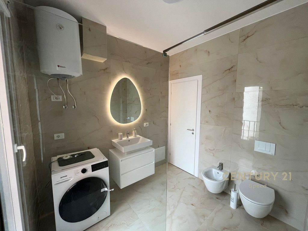 Apartment 2+1+2 never inhabited before near the Red School for rent!