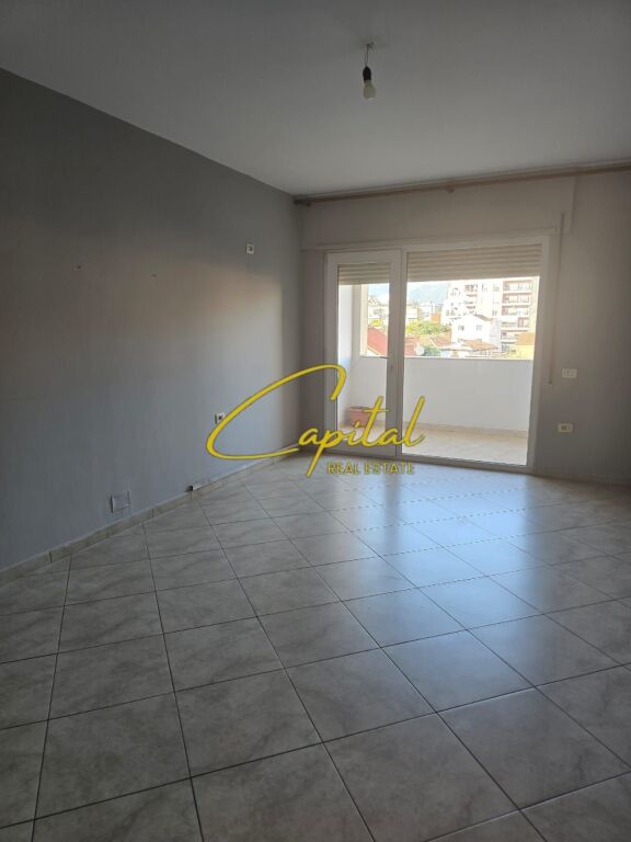 APARTAMENT ME QIRA 2+1+2 ISH STACIONI TRENIT 70.000 LEKE