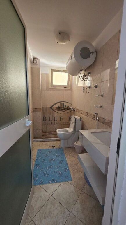 JEPET ME QIRA – APARTAMENT 1+1 NË VIJË TË PARË ME DETIN