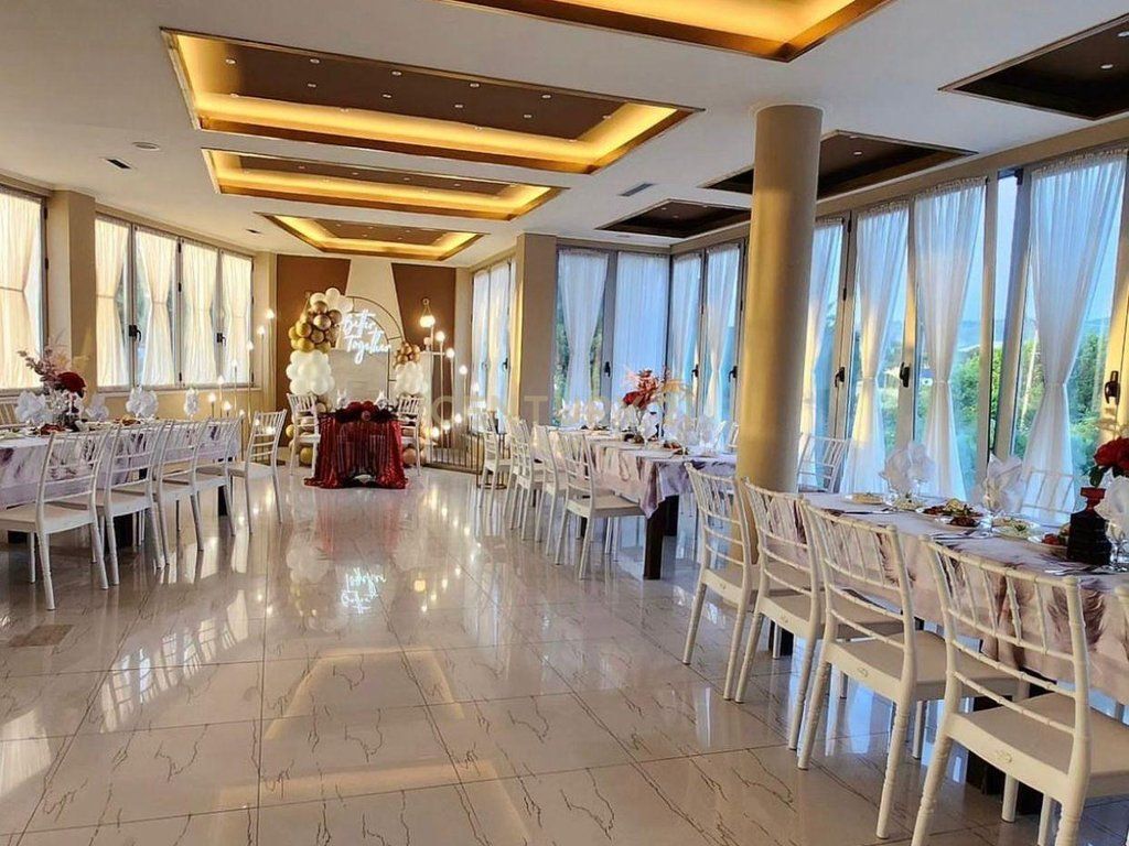 Resort in Vendita a Vaqarr ( Piscina &amp; Sala Eventi ) !