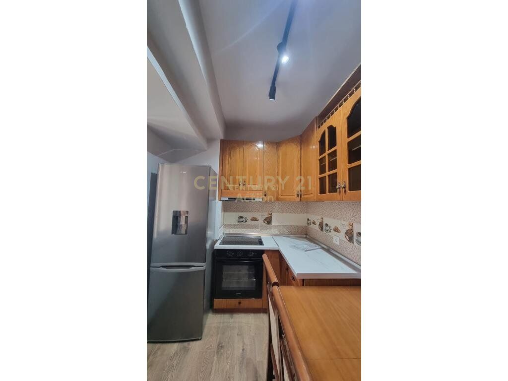 Jepet me qira apartament 2+1 tek Zogu i Zi.