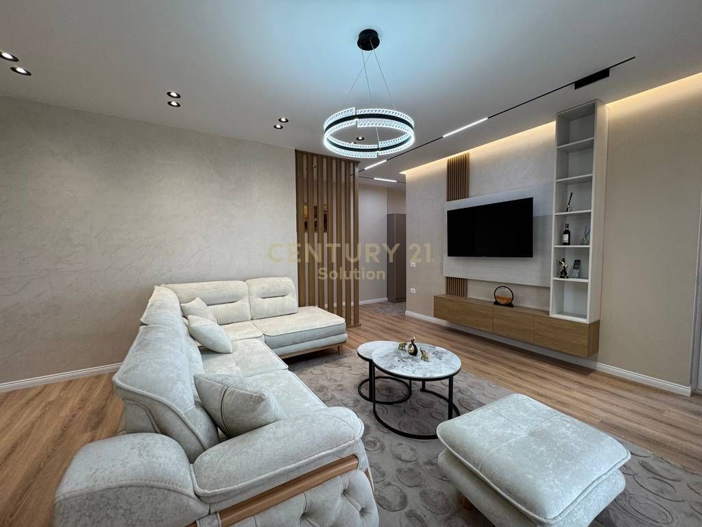 SHESIM 2+1PRANE BULEVARDIT TE RI 240,000 €