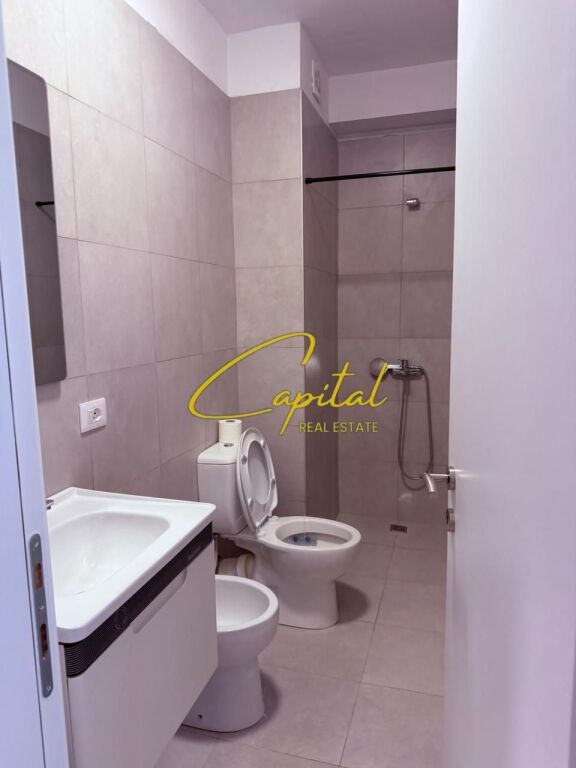 APARTAMENT ME QIRA 1+1 SHKOLLA BE BASHKUAR 55.000 LEKE