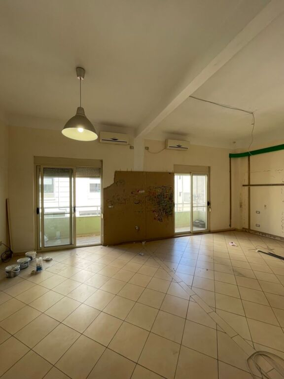 20892544🏢 **COMMERCIAL SPACE FOR RENT – ROADSIDE LOCATION** **Durrës City Center, near Blue Star**