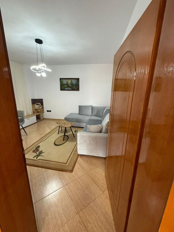 Jepet me qira 2+1+2 Shtepi Private 600 mije leke Rruga Besa